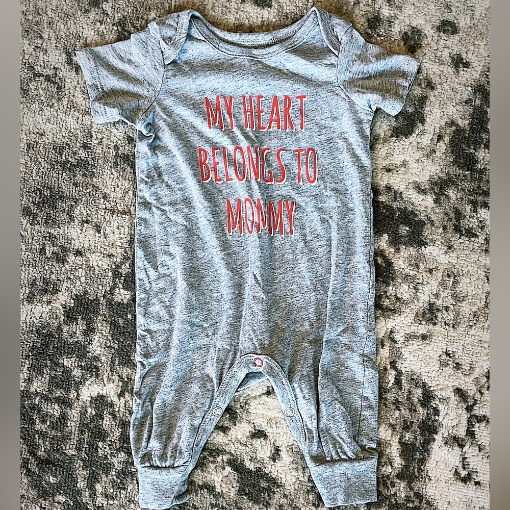 WORN ONCE “my heart belongs to mommy”